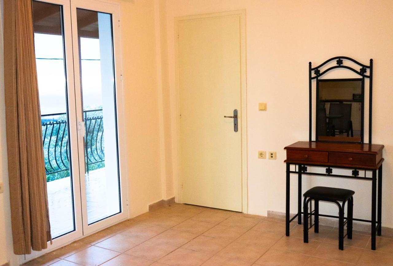 Orizontas Studios & Apartments Svoronata Exterior photo